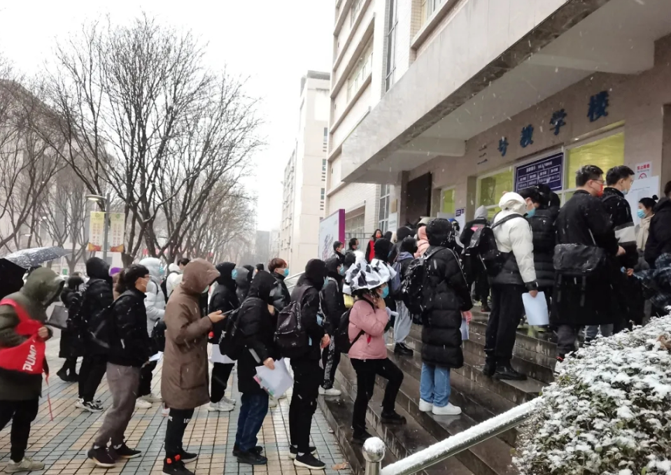 2022考研数学遇“偶数年”实锤了！考生哭天抢地，一个大题都不会