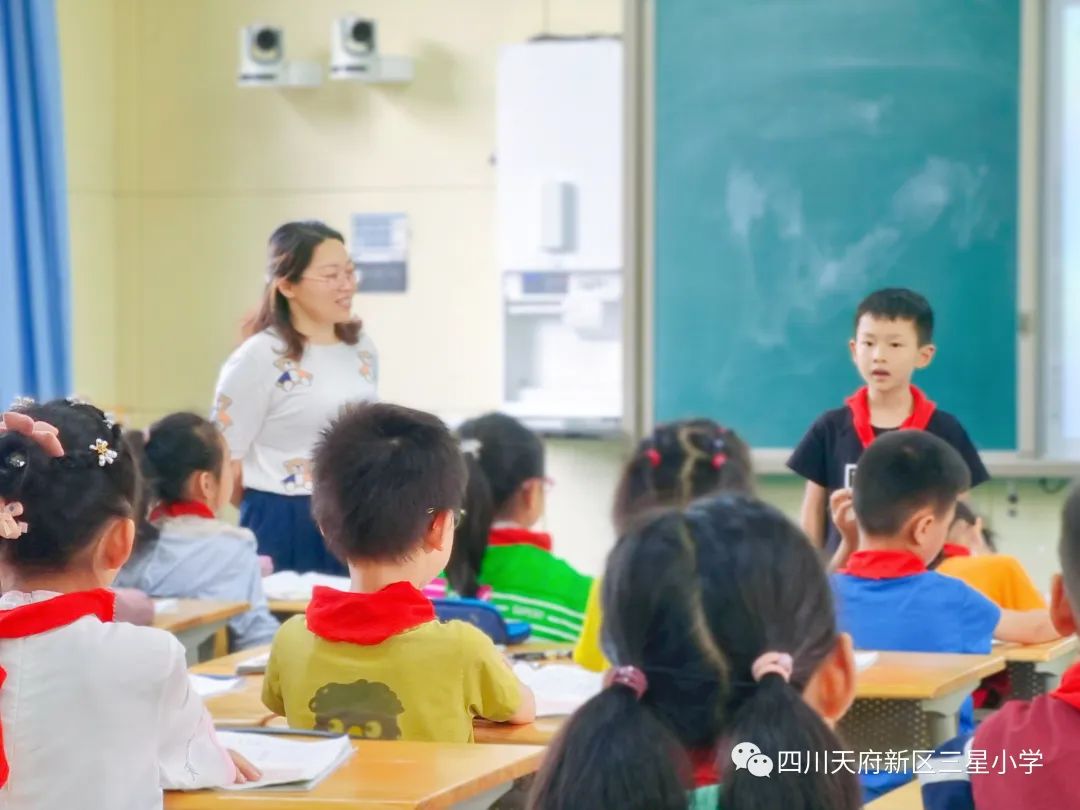 三星小学语文教研组开展“开启童话之门绽放想象之花”教研活动