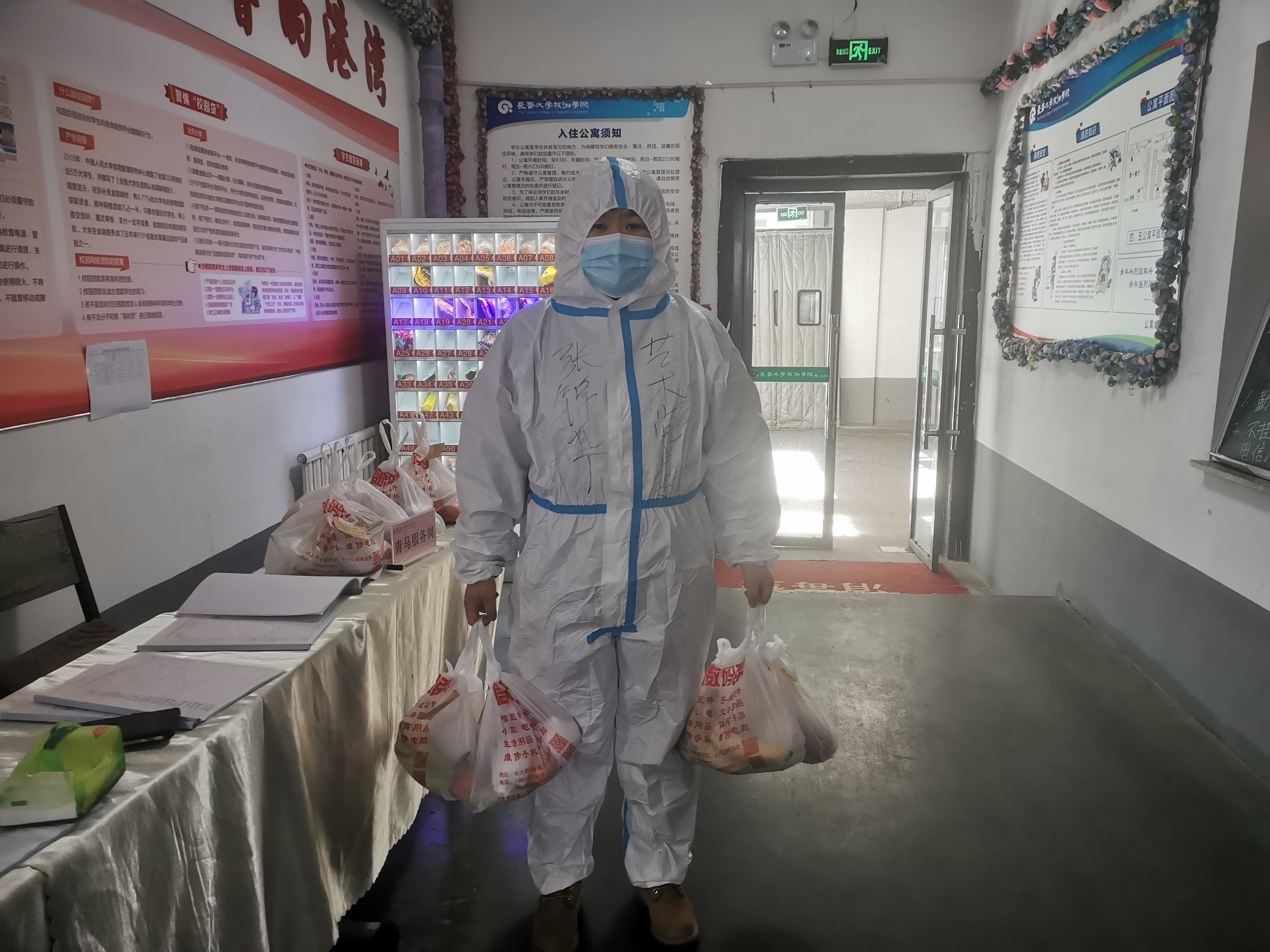 华人策略celue张锦华：行走在校园里的校外“大白”