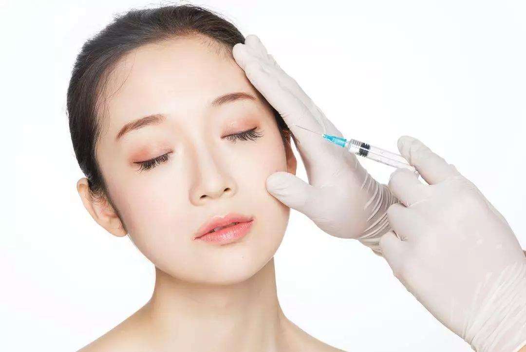 大s美白针价格(美容大王大s揭露她从黑肉底到白到发光的秘诀)