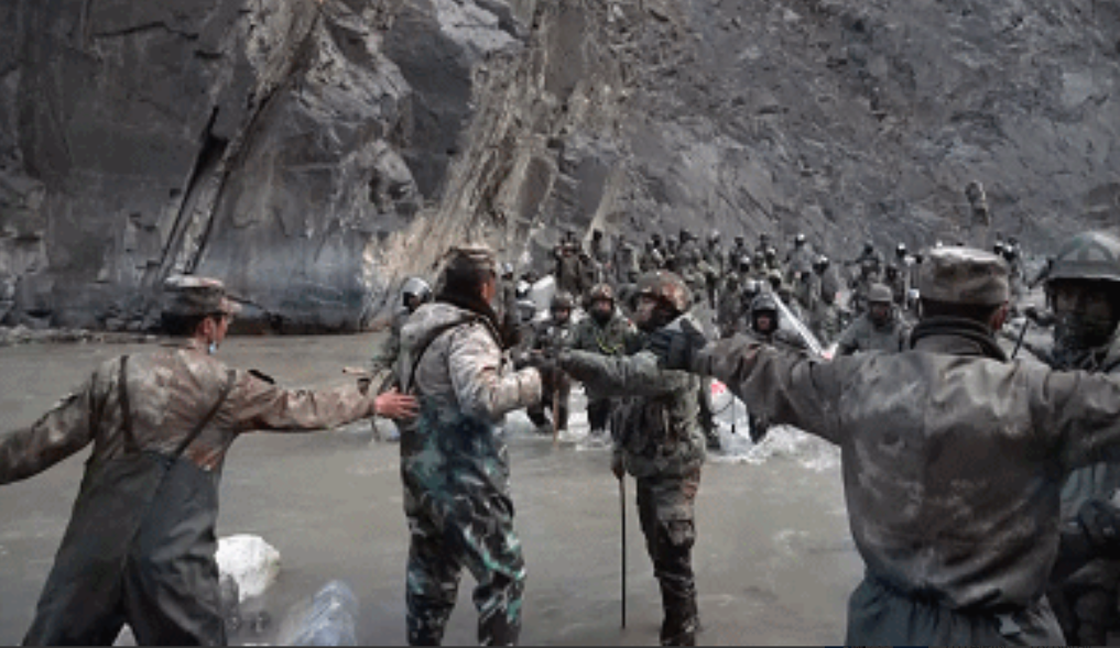 祁发宝团长身边的翻译，已提干进入军校：当时职责所在，绝不后退