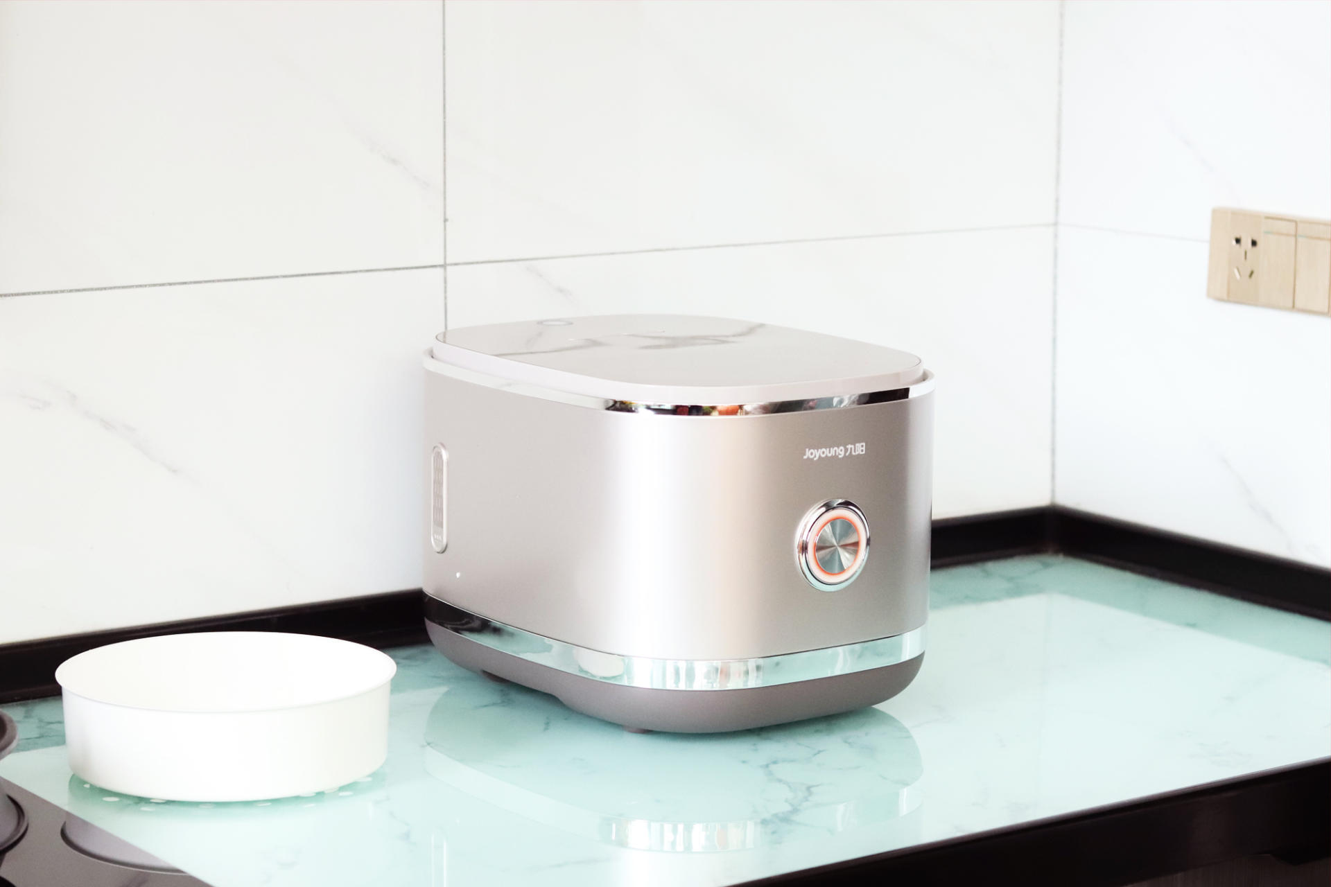 九阳0涂层电饭煲评测，配备304不锈钢内胆，告别涂层脱落危害