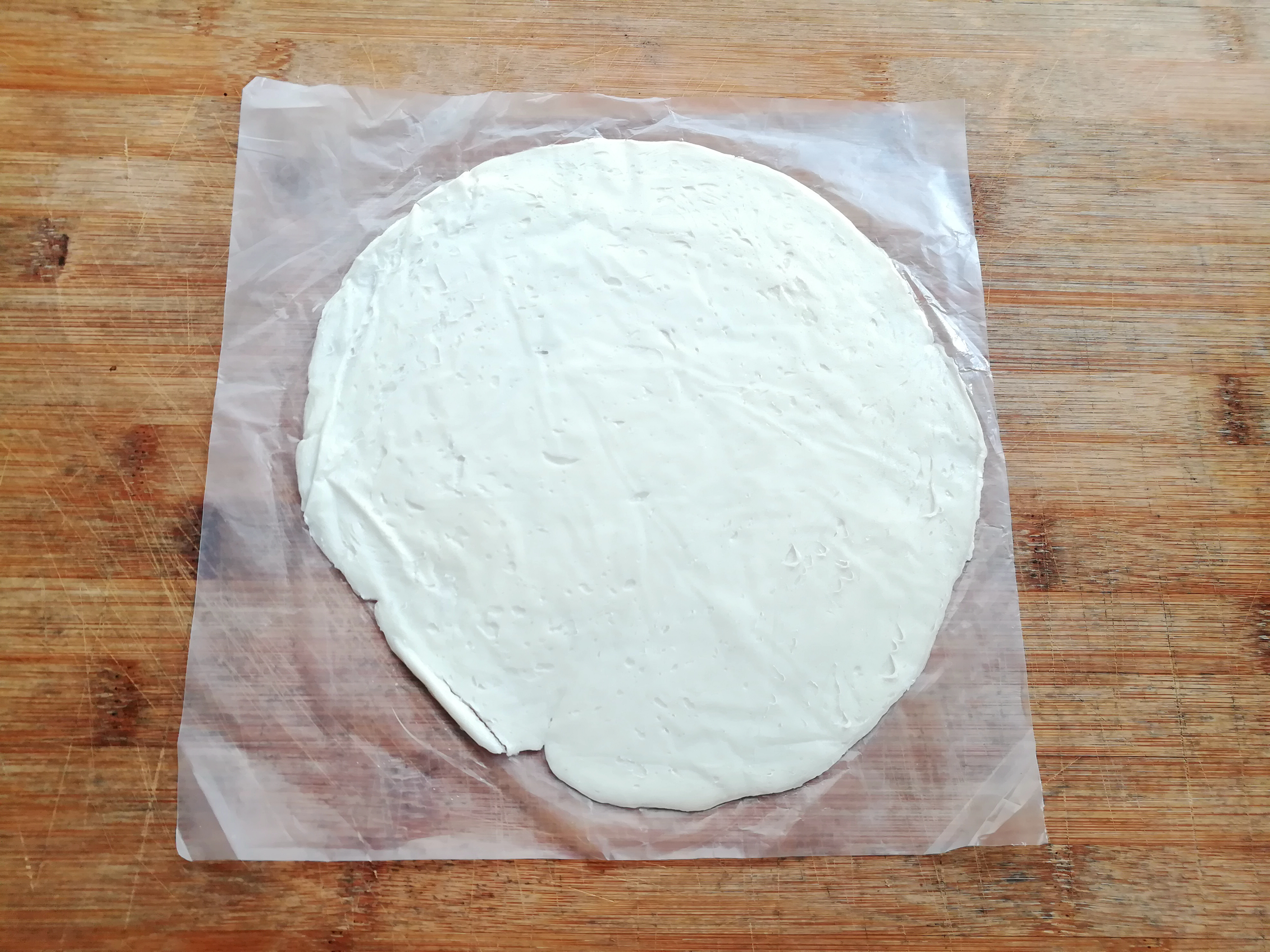 简易版手抓饼做酥皮，包着美味的香肠，简单快手又美味