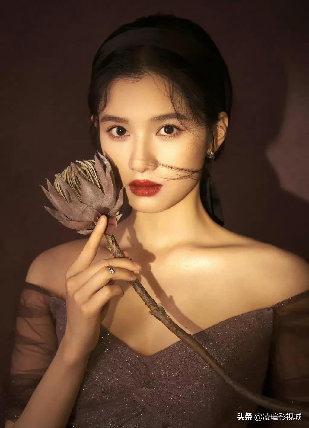 明星壁纸图片分享：张婧仪（1）