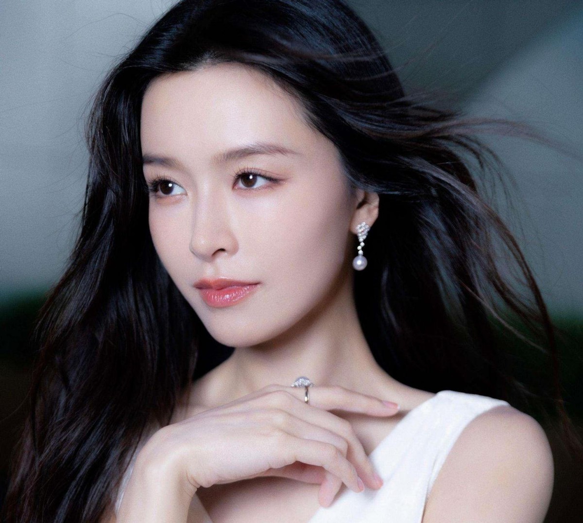 脸和身材判若两人，天使脸魔鬼身材的女明星，有的绝色有的尴尬