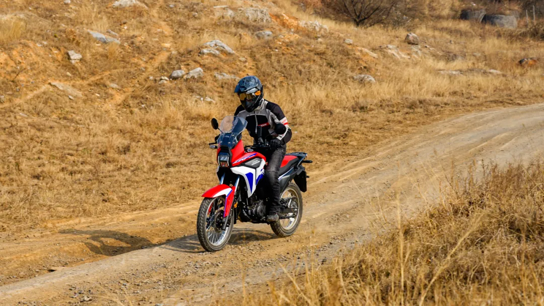 非铺装路有惊喜的平民小非双—新大洲本田crf190l评测