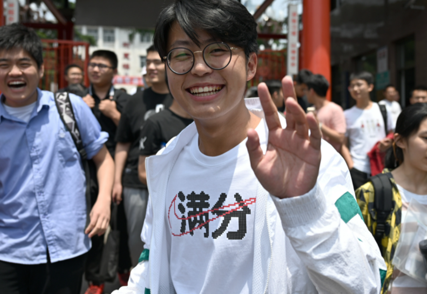 清北争夺赛再次打响，考生凌晨三点接到“抢人电话”，果然很卷