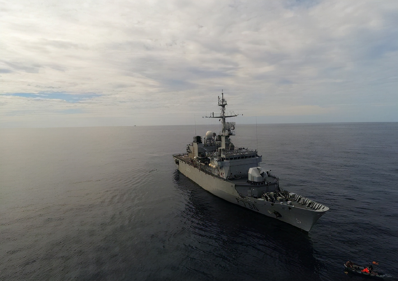 �������Ϻ�Ϩ�𣬽�ž�054A���̵ִ��ֳ�������ʵ��ǿȫ���Χ��