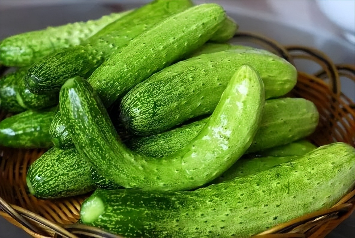 进入夏天后不想做黄脸婆，不妨多吃这4种食物，润肤美颜、气色好