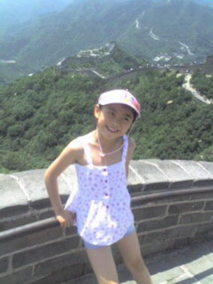 管彤：26岁进央视，41岁结婚，42岁当高龄产妇，今51岁被宠成公主