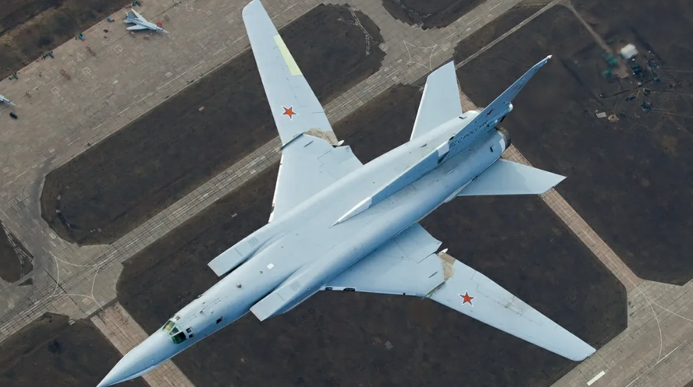 俄乌战争进入白热化，第二款轰炸机出动，只剩“白天鹅”没有亮相