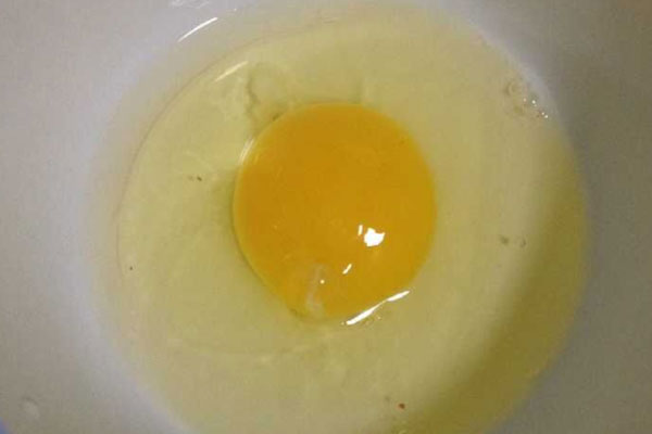 冲鸡蛋怎么冲(老一辈人常吃的“开水冲鸡蛋”，能长期吃吗？为了健康，不妨看看)