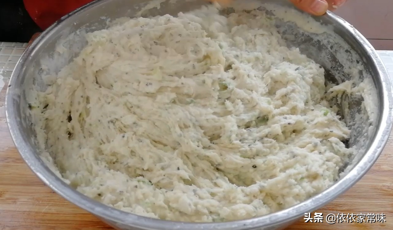 正宗炸油饼（油饼这样做比早餐店的还要好吃）