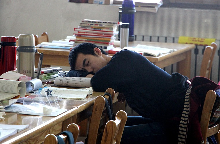 师范生“欲哭无泪”，22考研最难上岸的10所大学，有7所是师范类