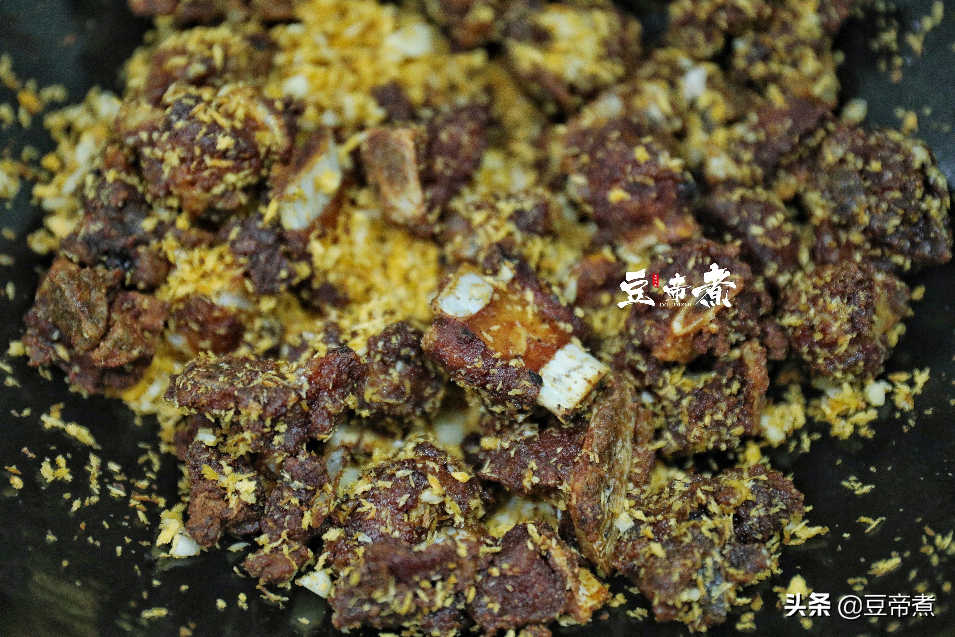 排骨腌一腌再油炸，味道实在太香了，最新吃法今天手把手地教会你