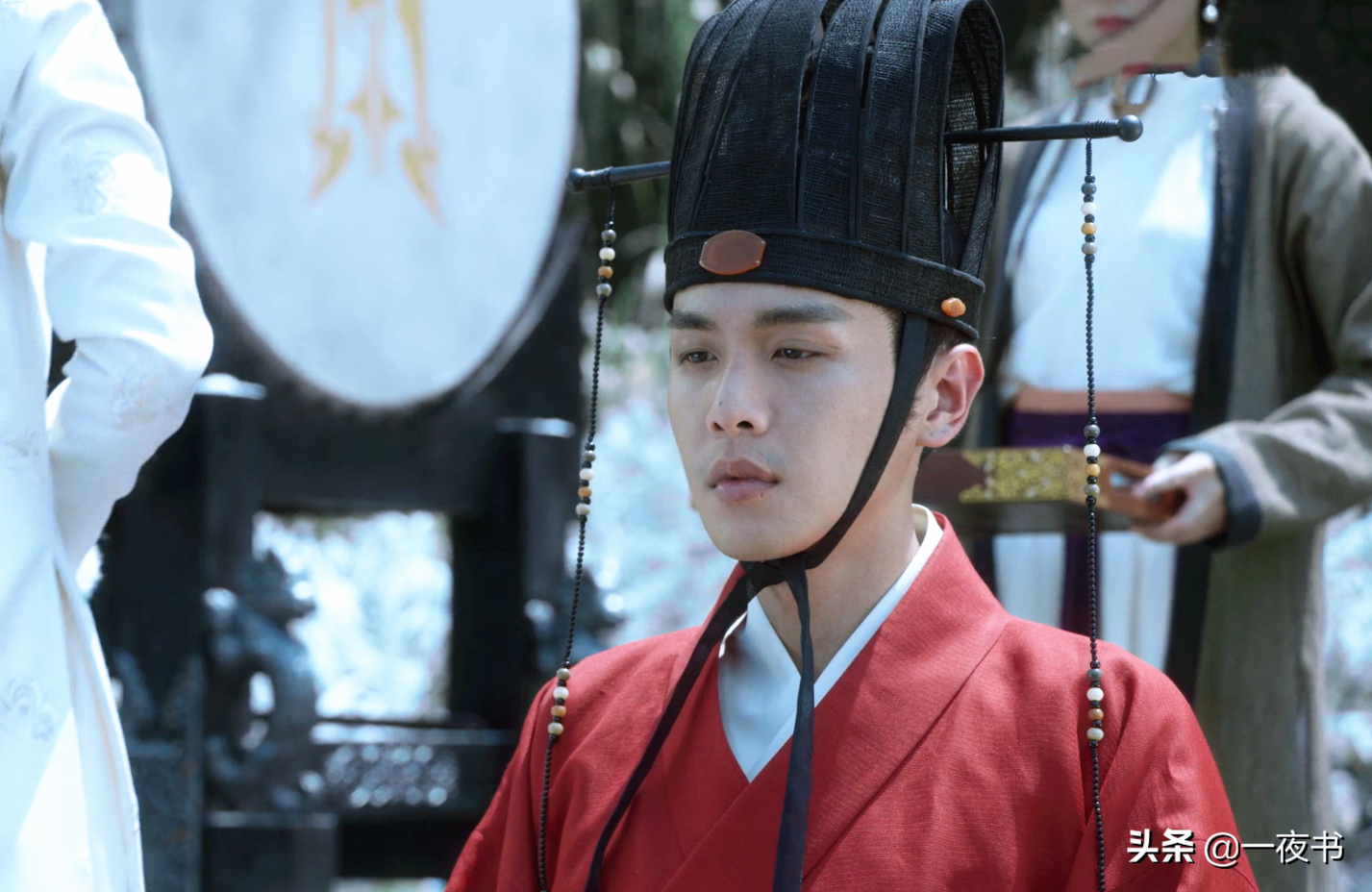 《雪中悍刀行》南宫仆射为何发誓不成天下第一不出听潮阁？其父太狠 夺其母气运