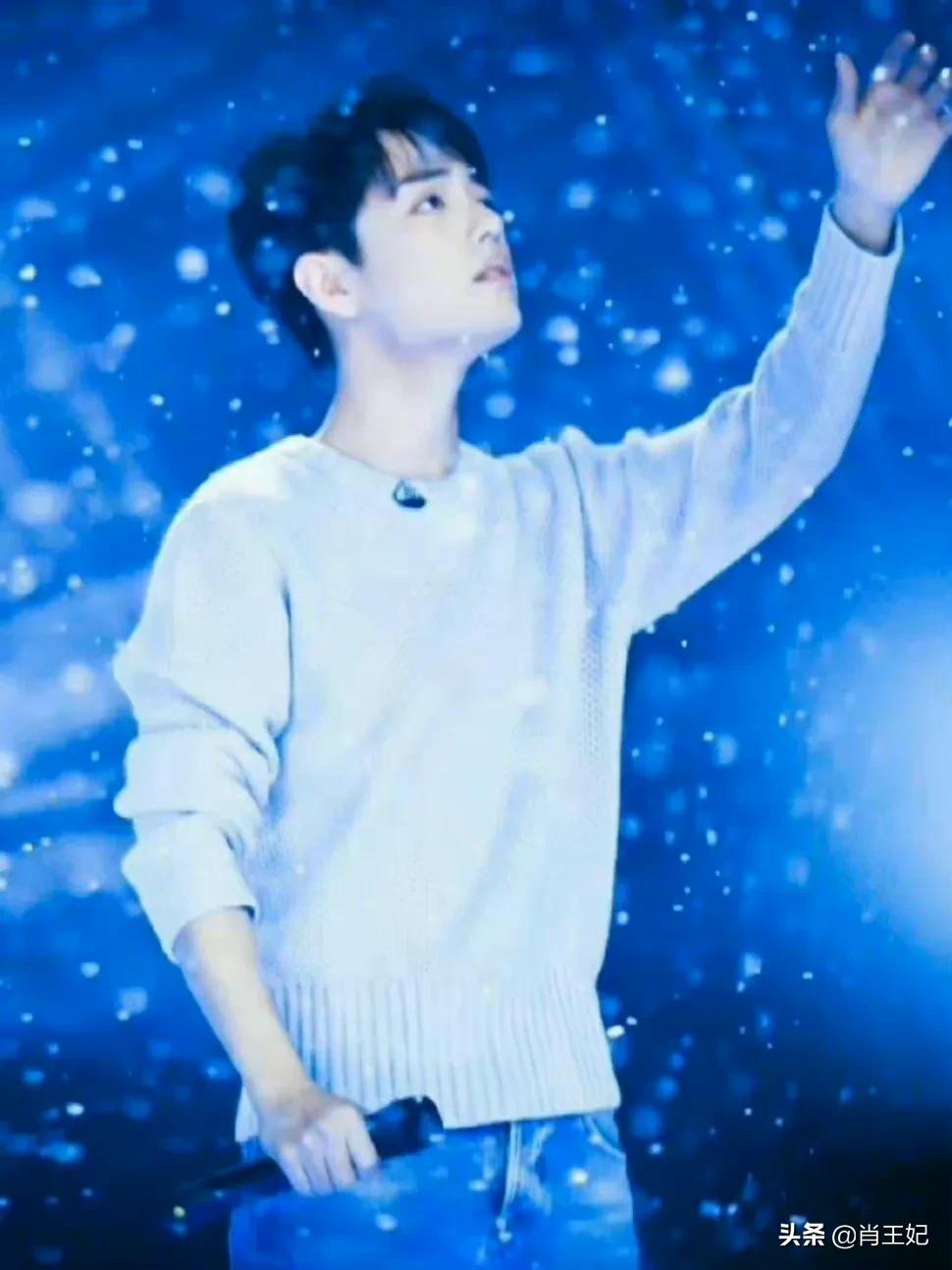 桃桃的一组生图,肖战的眼睛真好看,灵气逼人鲜花与少年绝配