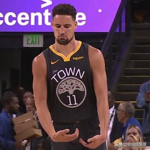 nba为什么被拍的人要跳舞(詹姆斯不雅舞蹈被罚款1.5万！当年科比也跳过，联盟为何没罚款？)