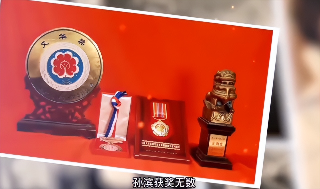 1950年开始,他就出演了歌剧《白毛女》《刘胡兰》《小女婿》等,其代表