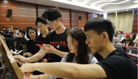 因“烧钱”而出名的3所高校，家境普通的学生，报考前需要三思