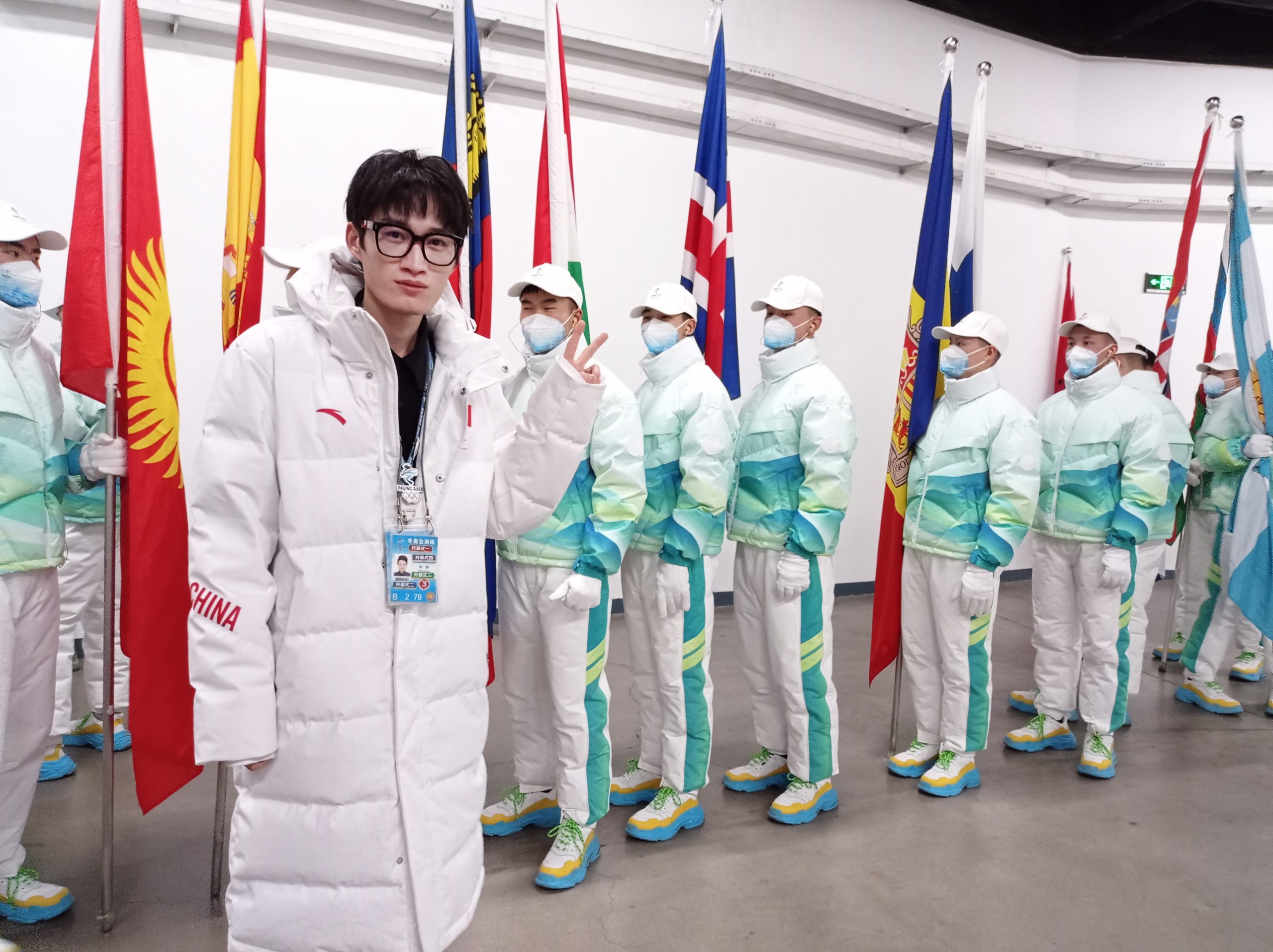 上万张设计图换来五组冬奥开幕式服装！《华丽志》专访设计师陈鹏