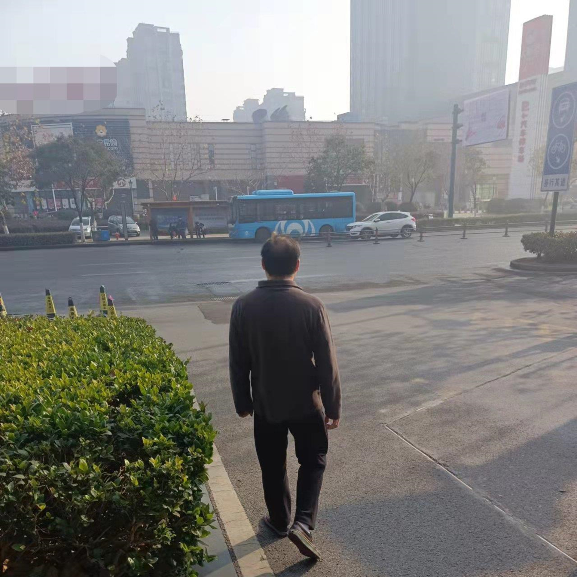 2015年，男子发现母亲留下的一张600万存款单，银行告知：伪造