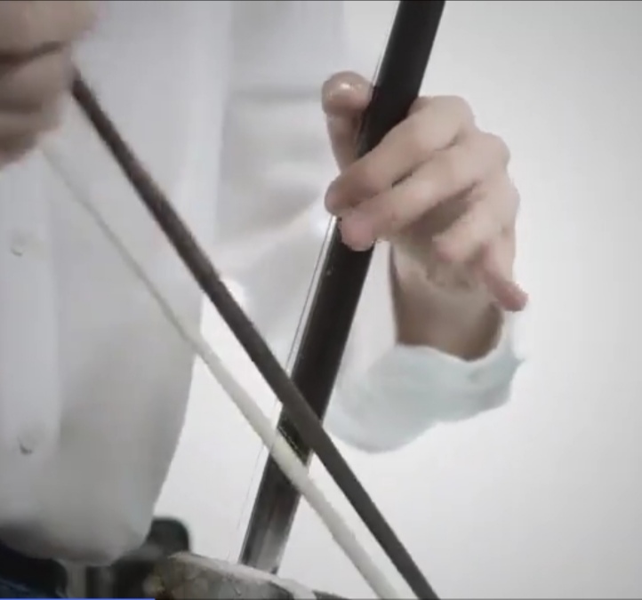 中老年人自学二胡常见的半途而废和进步缓慢这两个问题该怎样解决