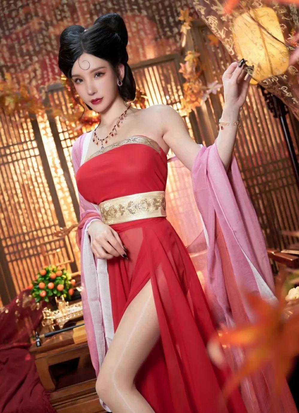 周于希古装服饰演绎妲己