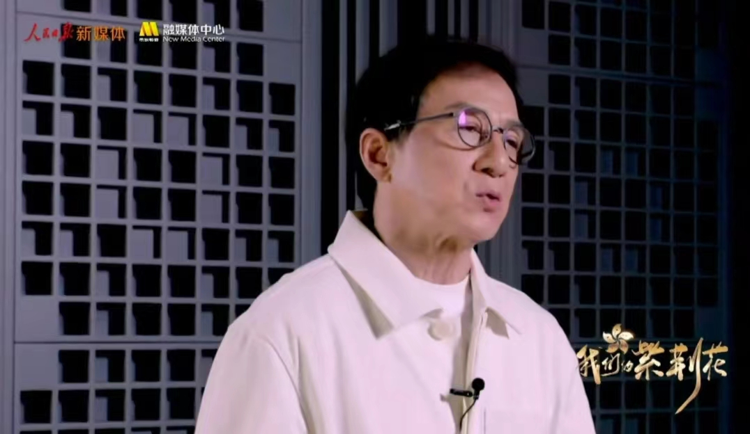 成龙周星驰庆祝香港回归 曾比特着中山装刘恺威唱到眼湿湿好真摰