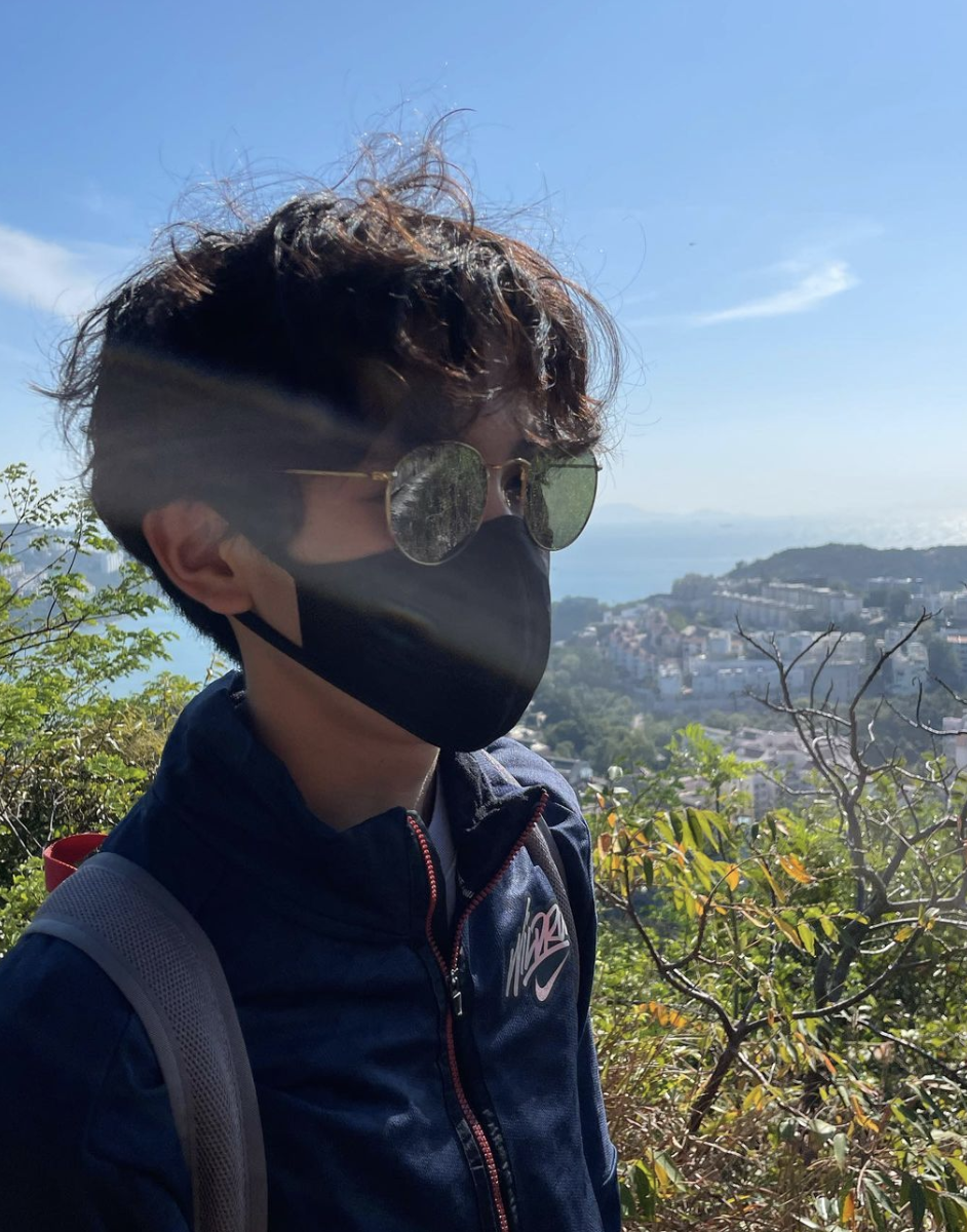 张智霖儿子晒撸猫日常，魔童眼神温柔颜值高，费曼留言梦幻联动