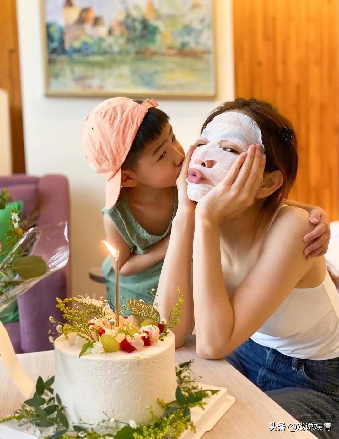 陈嘉桦晒全家福庆41岁生日，戏称长大的儿子劲宝为“猛男”