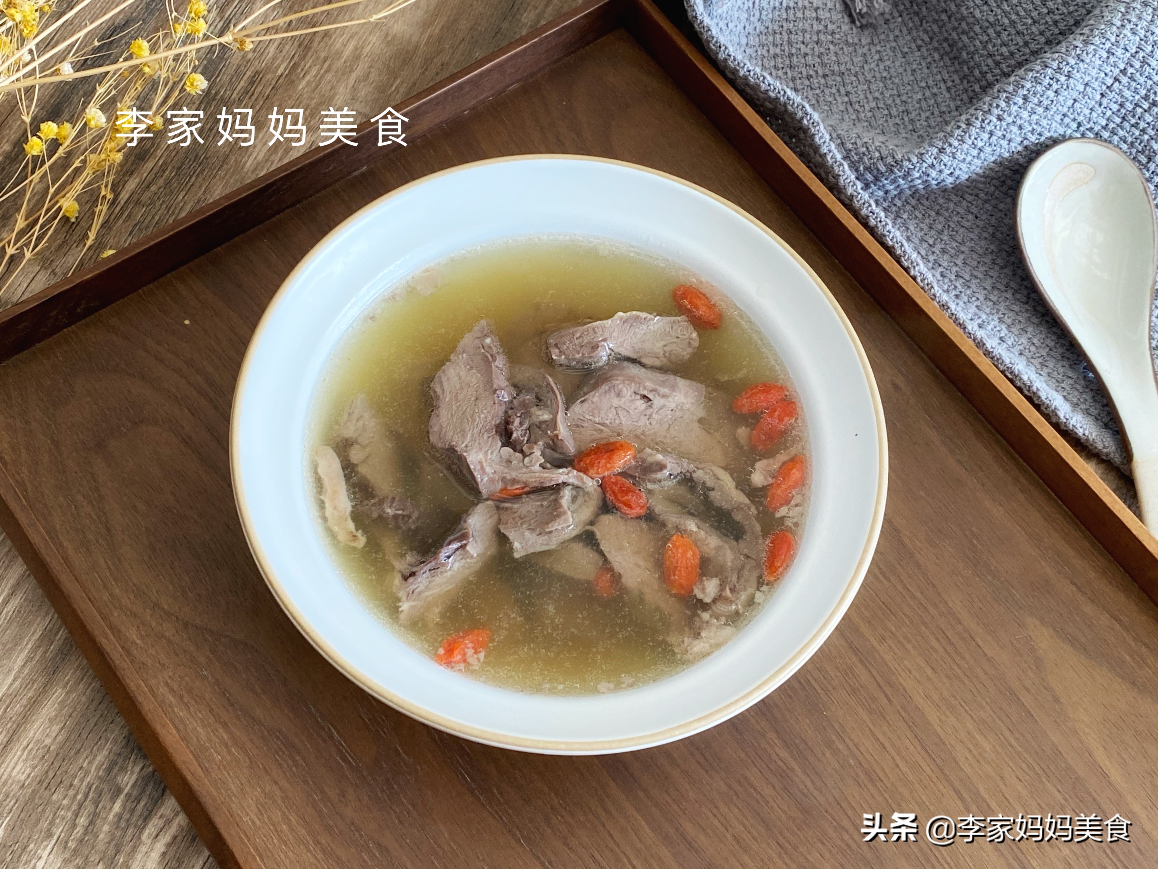 冬天干燥要多喝汤，3种食材炖一锅，营养驱寒又暖胃，好喝还不贵