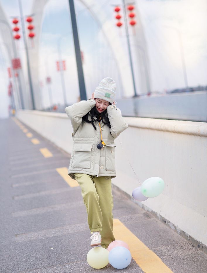 探路者羽绒服，轻薄又暖和！街头时尚风，快来选！