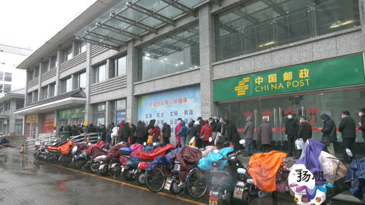 首位购得《壬寅年》特种邮票，是凌晨三点排队的他……