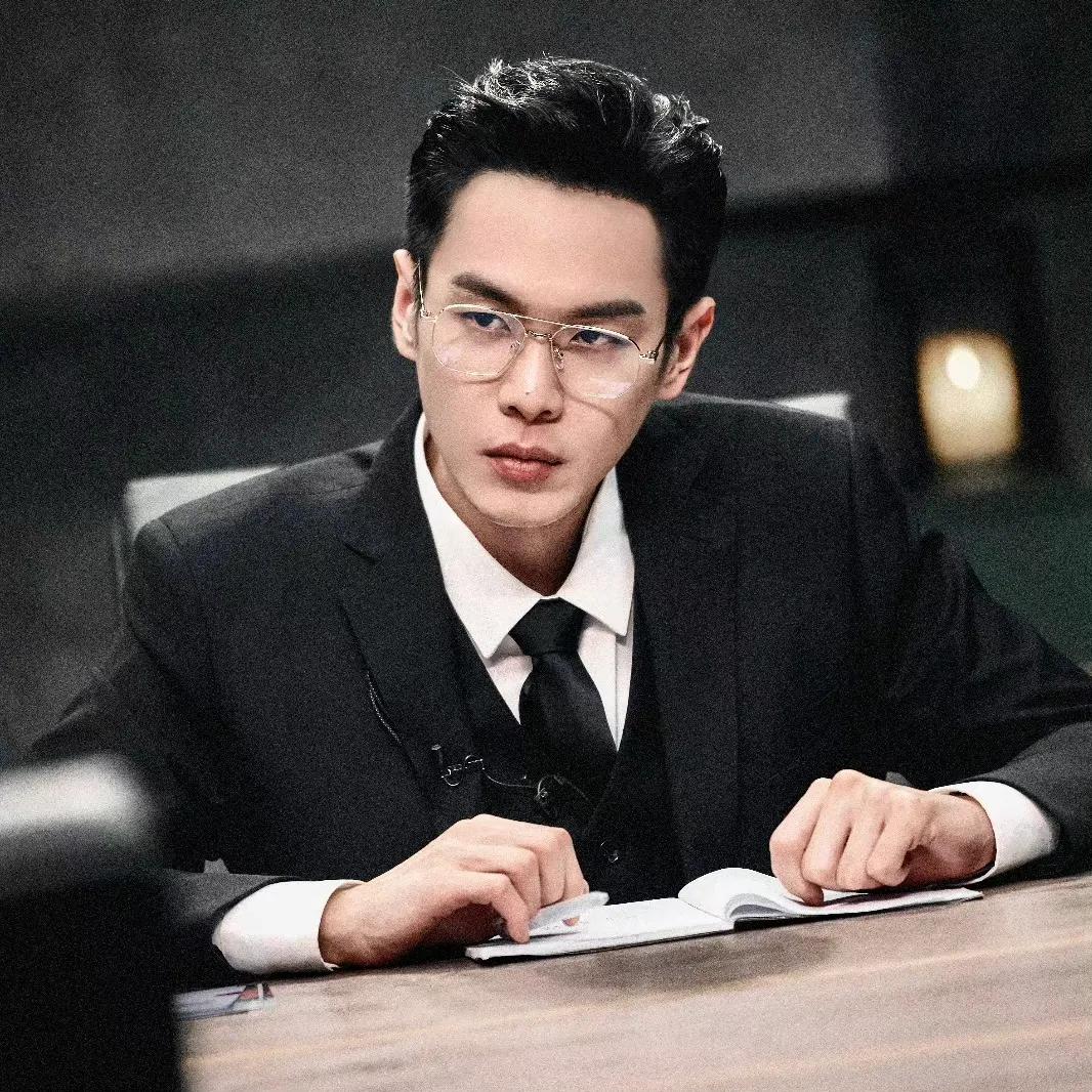 张若昀 穿西装真的很蛊