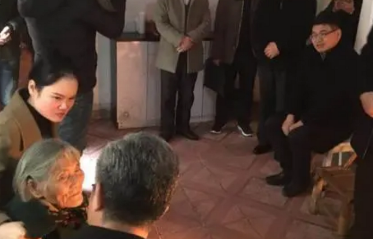 2021年，江西省24岁年轻人和85岁老人拍摄了“婚纱照”。