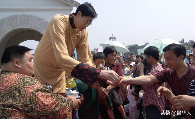 亚洲第一巨人张俊才：比姚明还高半个头，22年前娶妻却至今无子