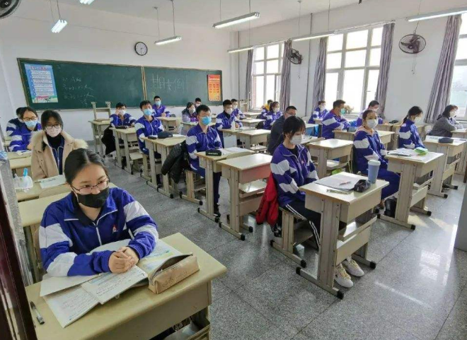 辽宁联考成绩出炉，大连24中占榜首，沈阳有4所中学成功上榜