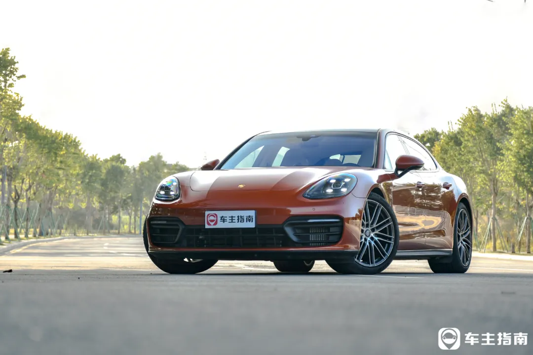 跑车的操控,豪车的舒适,这台保时捷比奔驰更香?