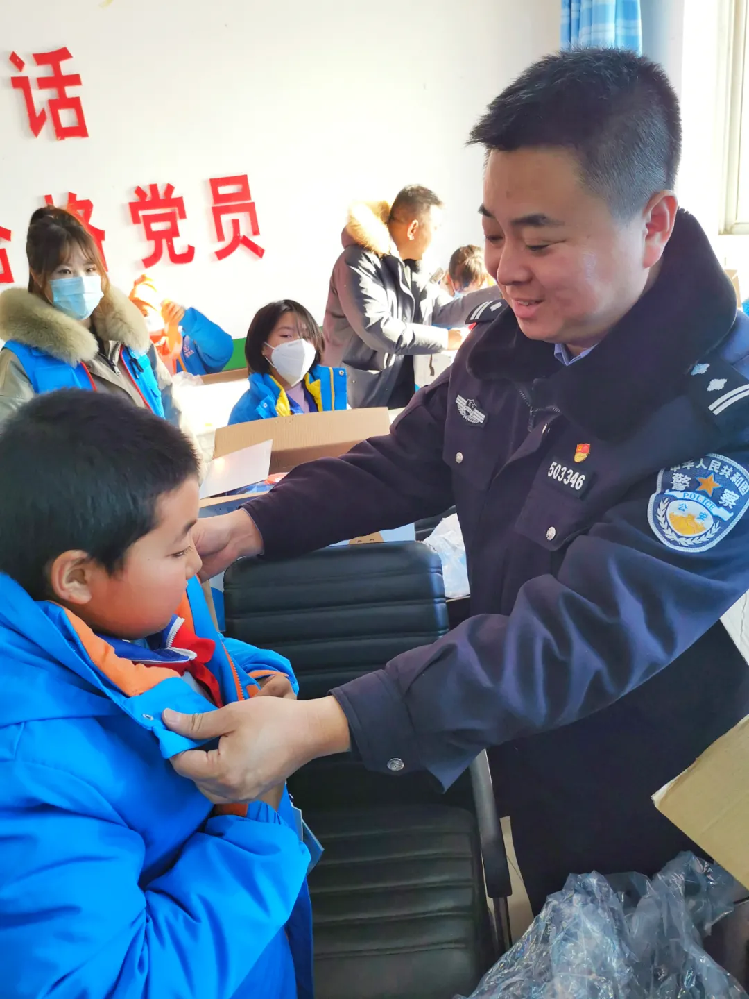 以警之名 无私奉献——致第二个“人民警察节”诗三首