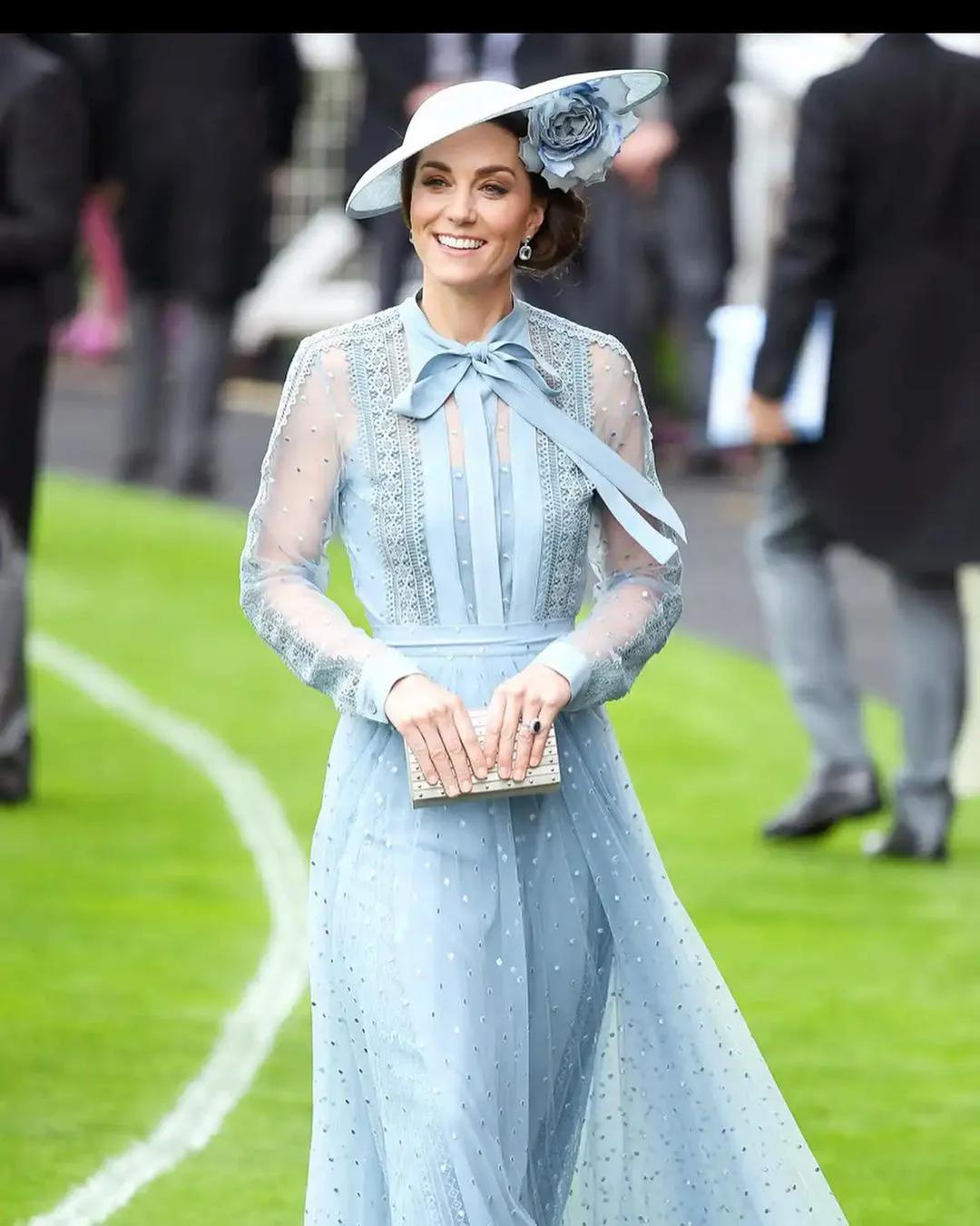 亲民友善的英国王妃凯特身材高挑，穿衣得体可以说是时尚界的标风