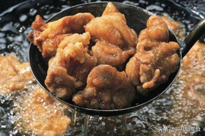 分享一种“万能脆皮糊”，炸啥都酥脆，不脱糊不回软，学会过年用