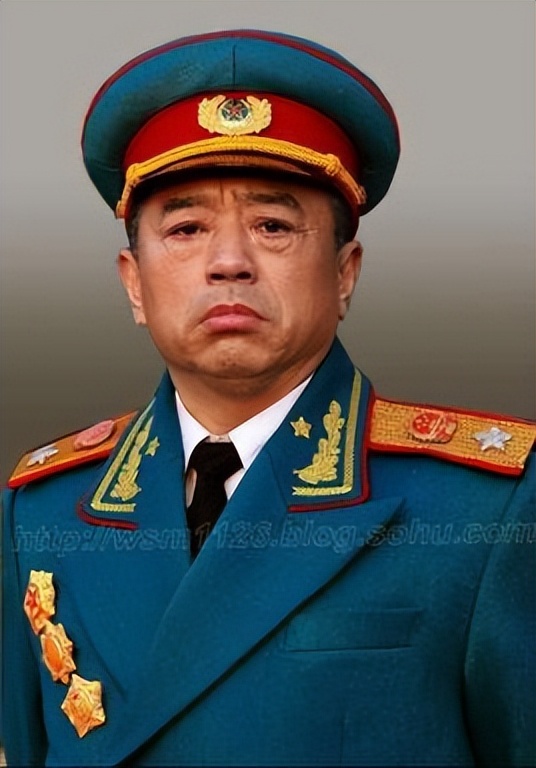 同样是演彭德怀，把董勇、宗利群、丁笑宜放在一起，差别就出来了