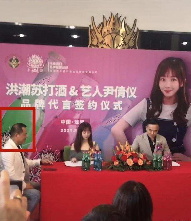 黑帮大佬的美貌女儿：有人隐姓埋名做艺人，有人父亲遗愿不进娱圈