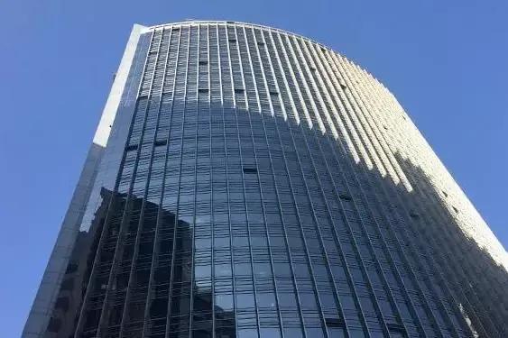 1996年下半年,徐明将大连金德工贸企业有限公司改名为大连实德集团