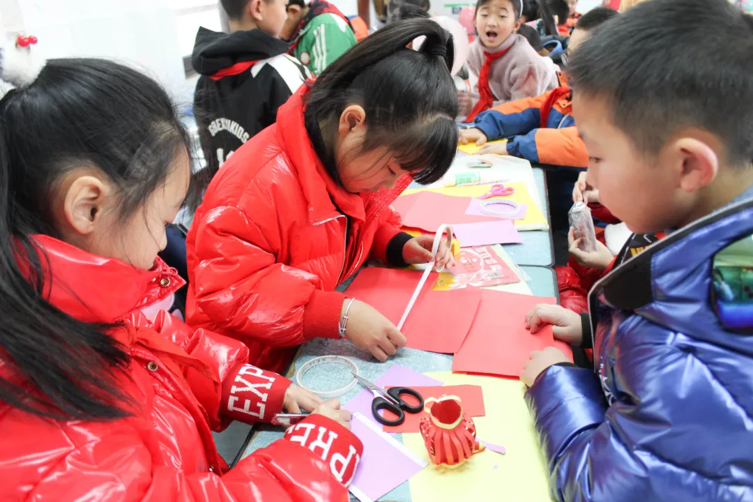 永安小学开展“爱成都·迎大运，永小娃庆元旦”活动