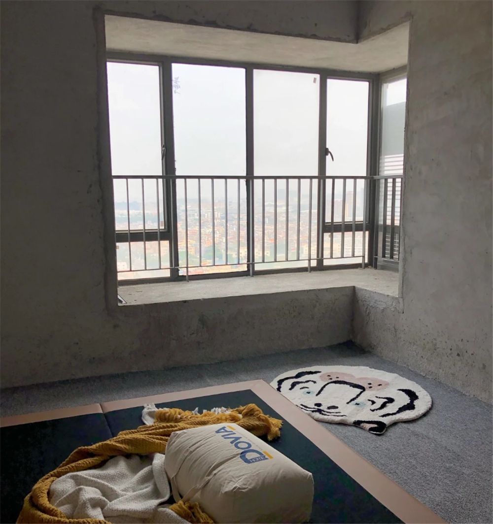 95后的他，买下广州毛坯房，为省钱不装修直接住，也是服气