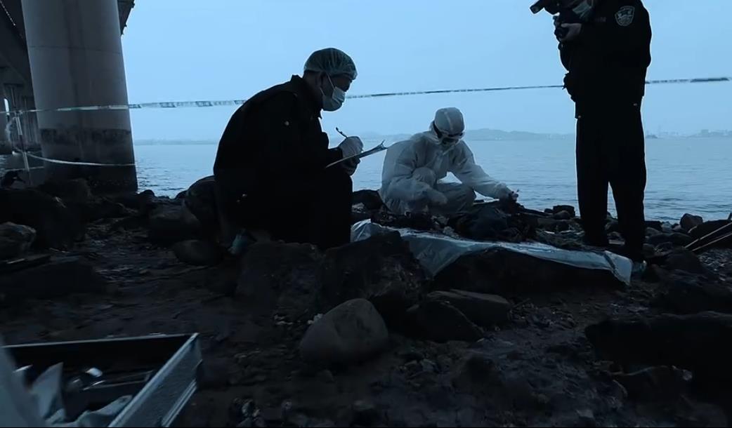 20集悬疑剧《庭外》首播质量高，10分钟入戏，连看2集不过瘾