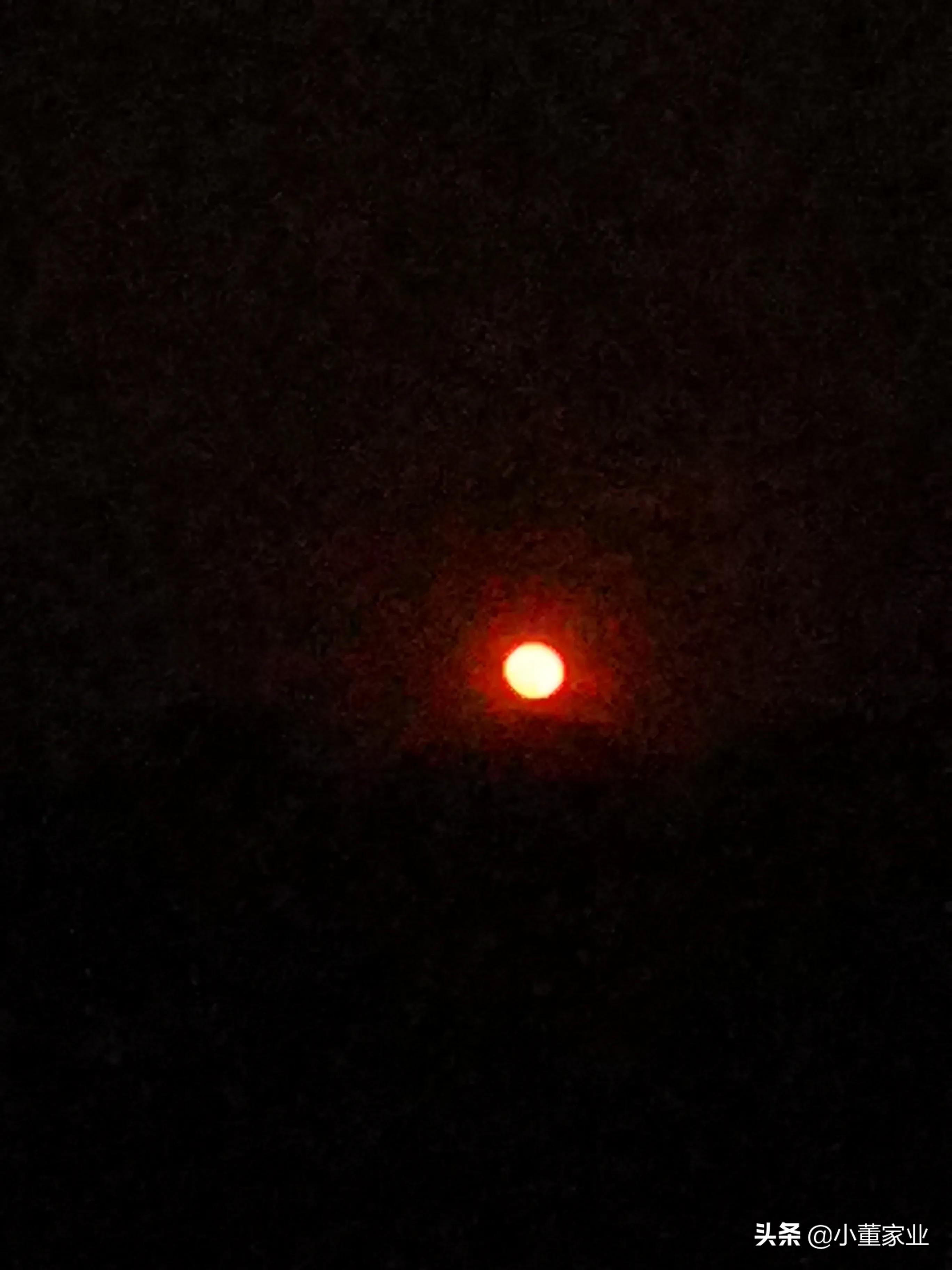 华为Mate20x专业模式拍到的红色月亮，难得一见