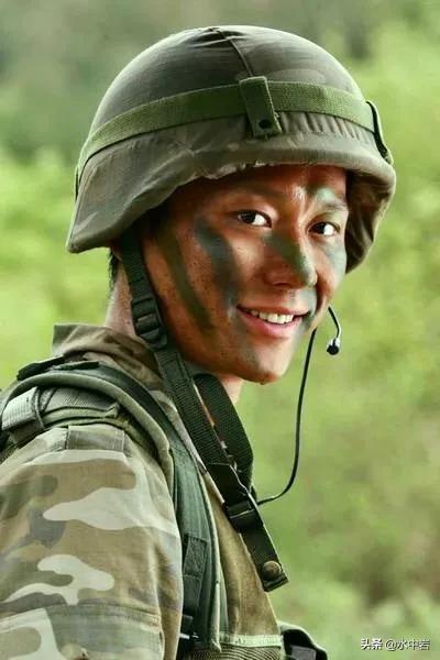 士兵突击剧照（重温士兵突击剧中的金典剧照）